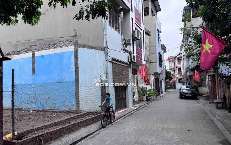  CC Bán 72m đất thị trấn - Ô tô tránh - thông bàn cờ - Hiếm